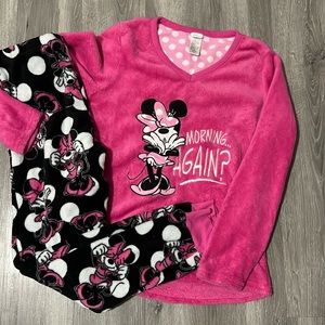 Women’s Disney Minnie Mouse Pajama Set